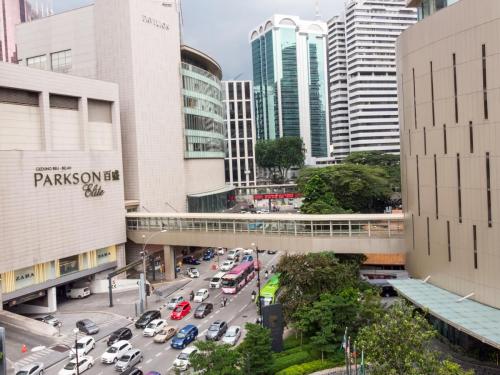 Banyan Tree Hotel Bridge
