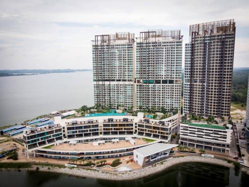 Puteri Cove Condo